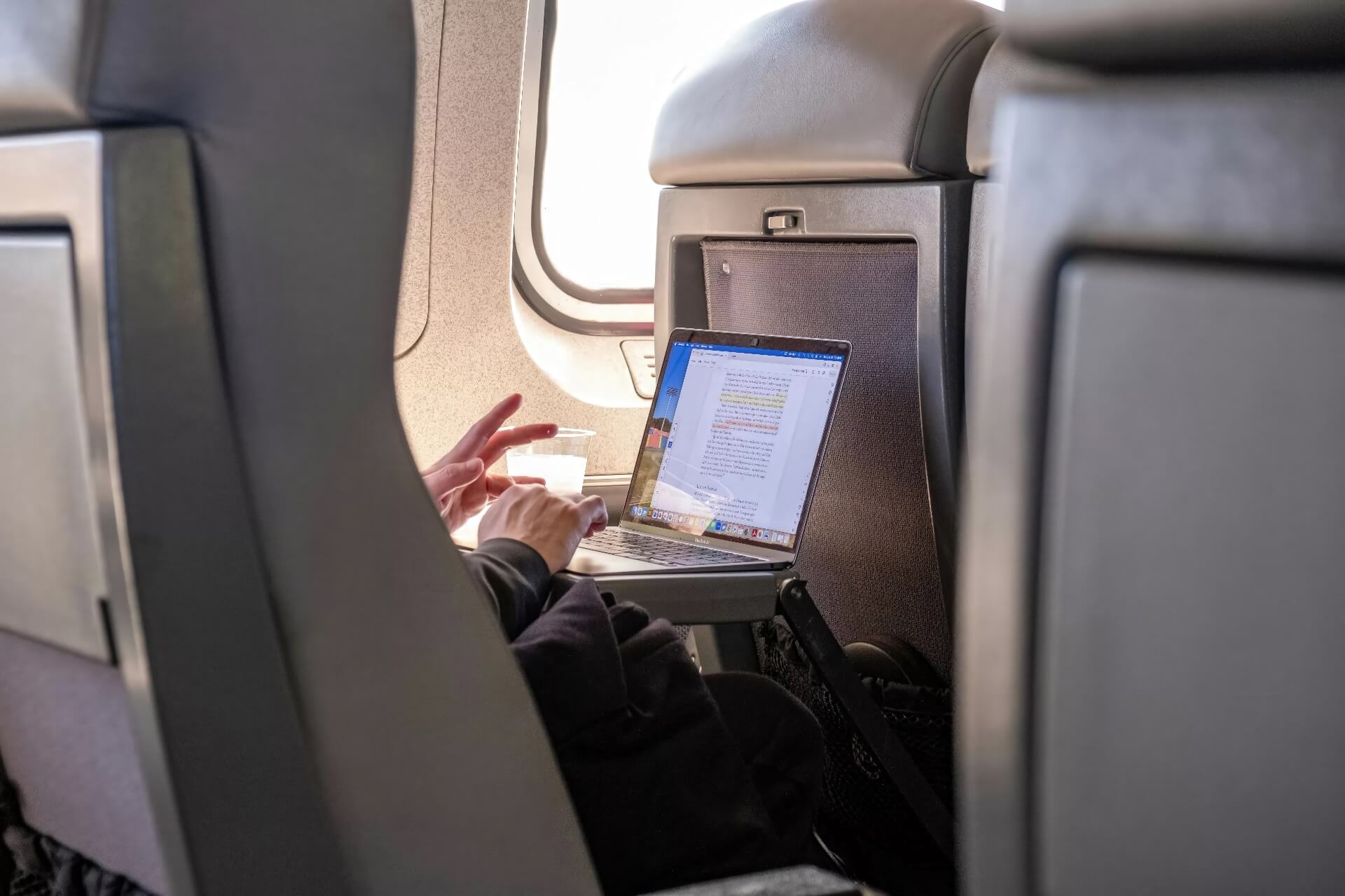United Airlines Triển Khai Starlink Wifi Siêu Tốc Trên Không Kỷ Nguyên Mới Của Internet Trên Máy Bay 01