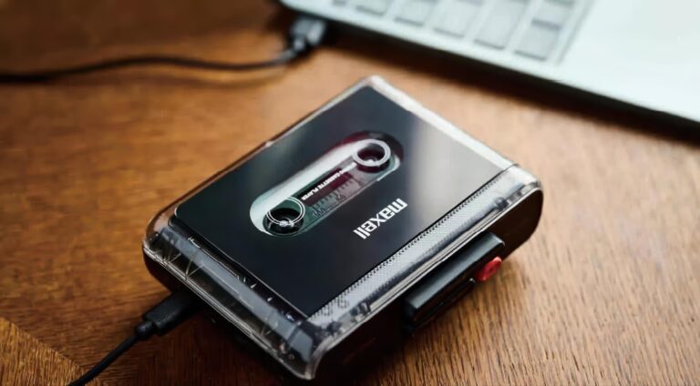 Maxell MXCP-P100 máy cassette di động mới pha trộn hoài niệm và Bluetooth hiện đại