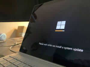Microsoft Windows 11 Siết Chặt Cập Nhật Bắt đầu Tự động Cài đặt Trong Quá Trình Thiết Lập Featured