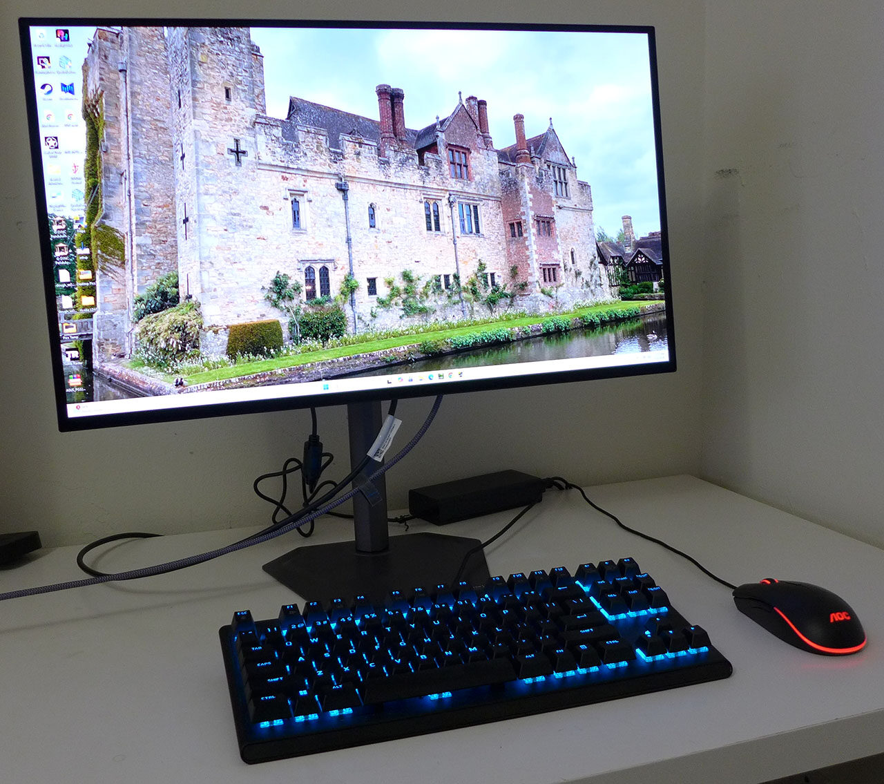 Gigabyte MO27Q28G OLED 280Hz gây chú ý với HDR 1.500 nit