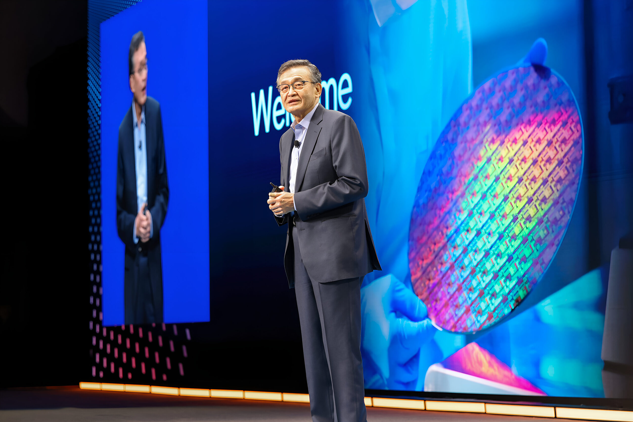 Keynote Intel Foundry Direct Connect về 18A-P và EMIB