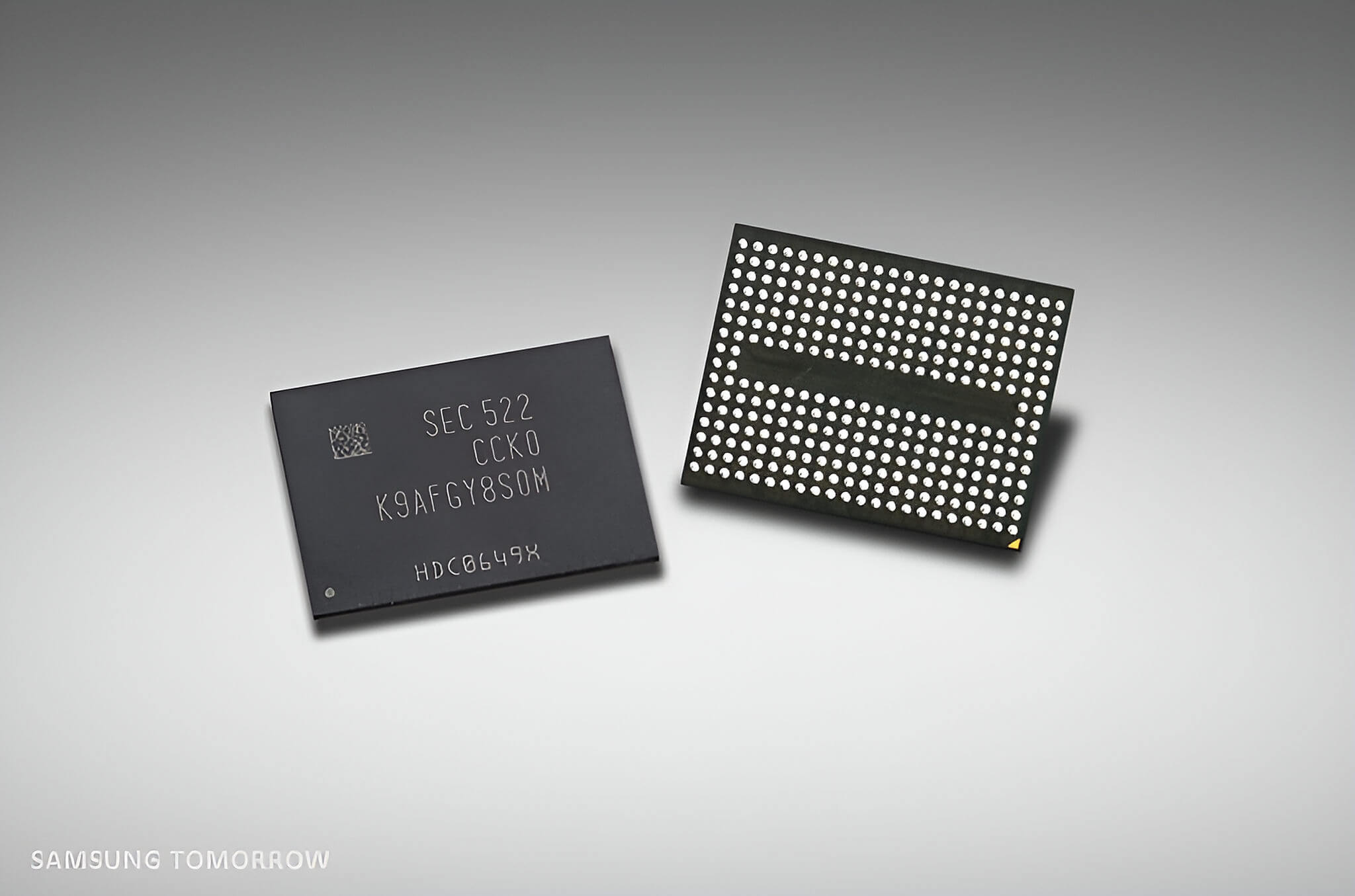 Samsung công bố chip nhớ V-NAND 900 lớp, áp sát mốc 1000 lớp cho SSD