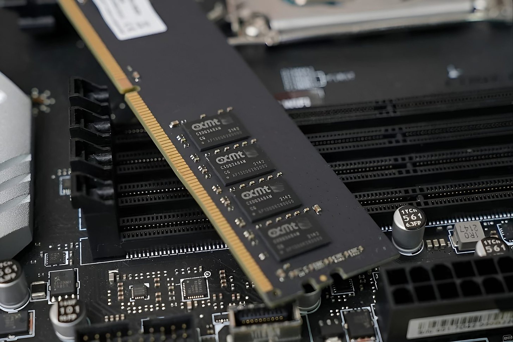 DDR5 Trung Quốc 8000 MT/s cho thấy chuỗi cung ứng nội địa đã đi xa hơn giai đoạn thử nghiệm
